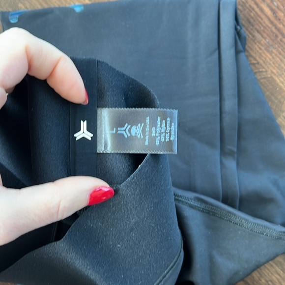 Like New Ultracor Skull Leggings Large - Picture 2 of 4